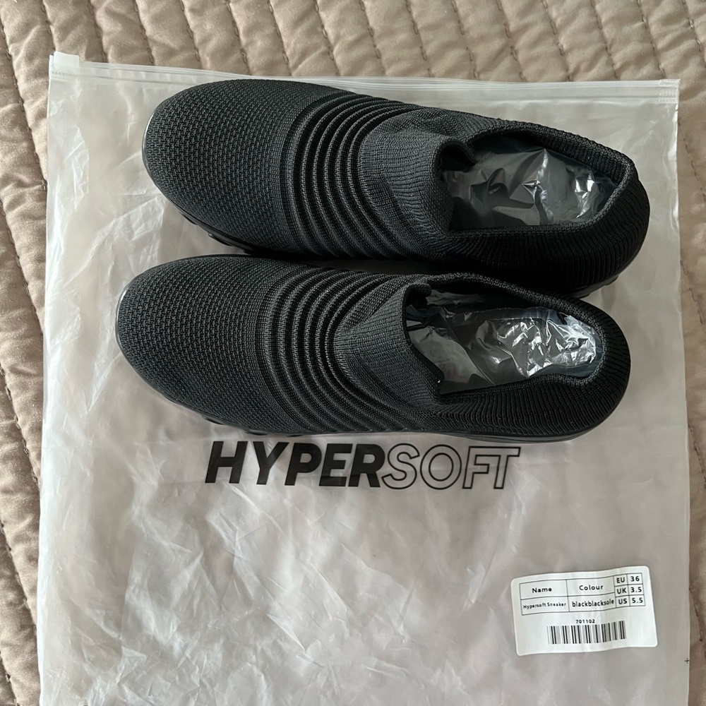 Hyper Soft sneakers 5.5 US